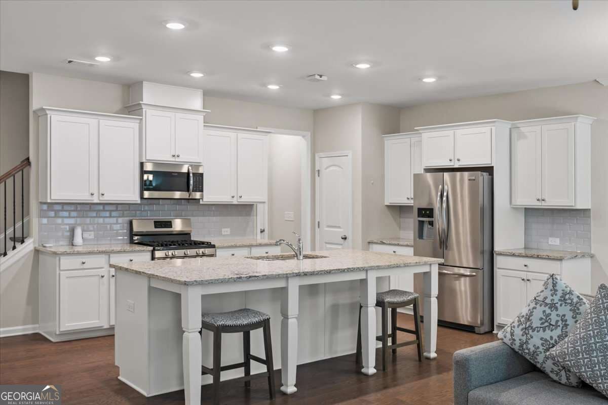 3 bedroom, 2.5 bathroom, 1,918 sq ft townhouse under contract at 4442 Park Vista Lane, Buford, GA 30518 — photo 2