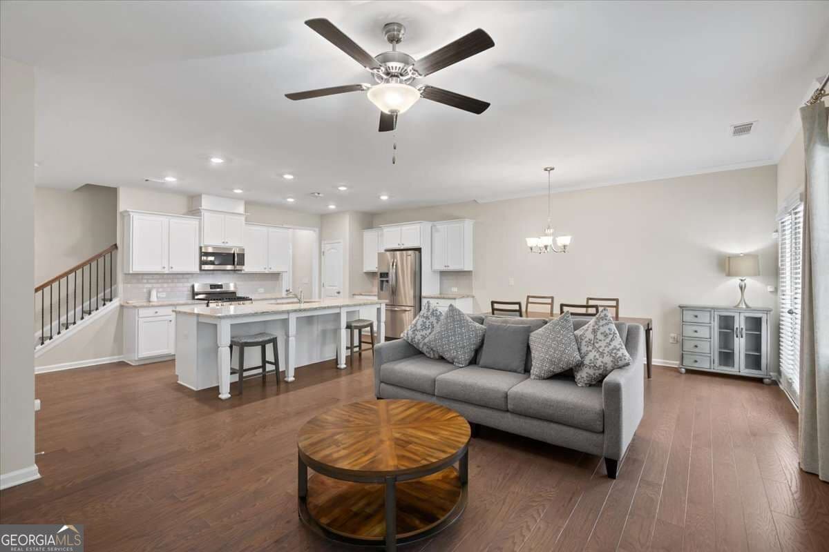 3 bedroom, 2.5 bathroom, 1,918 sq ft townhouse under contract at 4442 Park Vista Lane, Buford, GA 30518 — photo 4