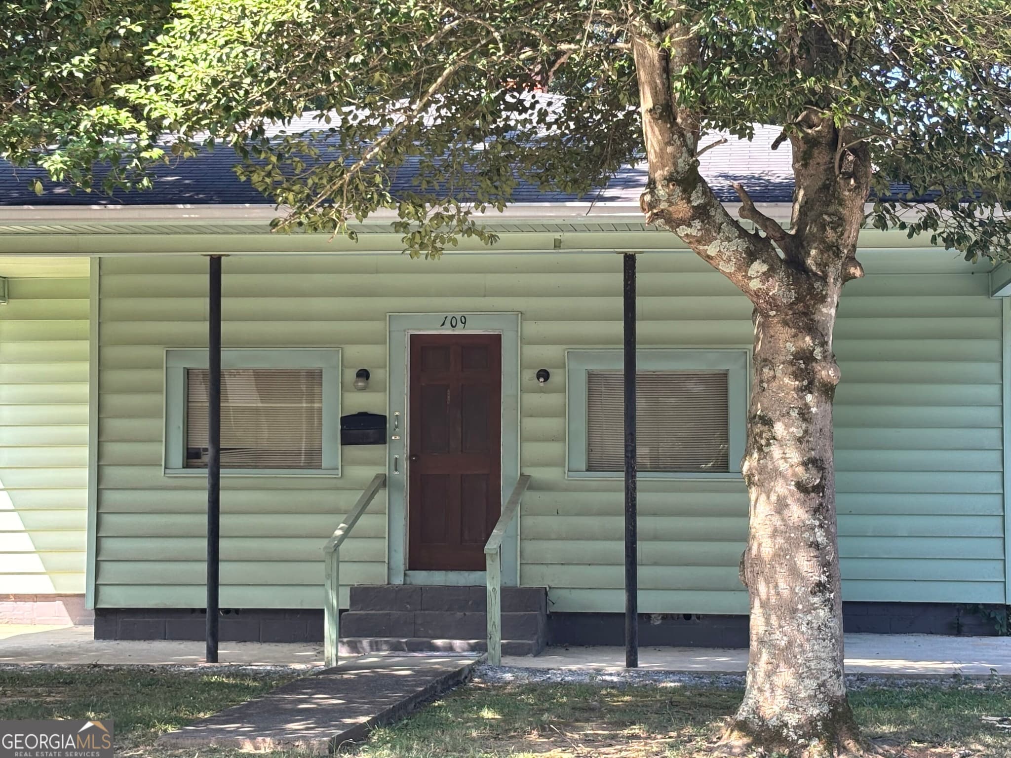 2 bedroom, 1 bathroom, 1,152 sq ft single family residence for rent at 109 Newcomb Street, Rockmart, GA 30153 for $1,100 a month