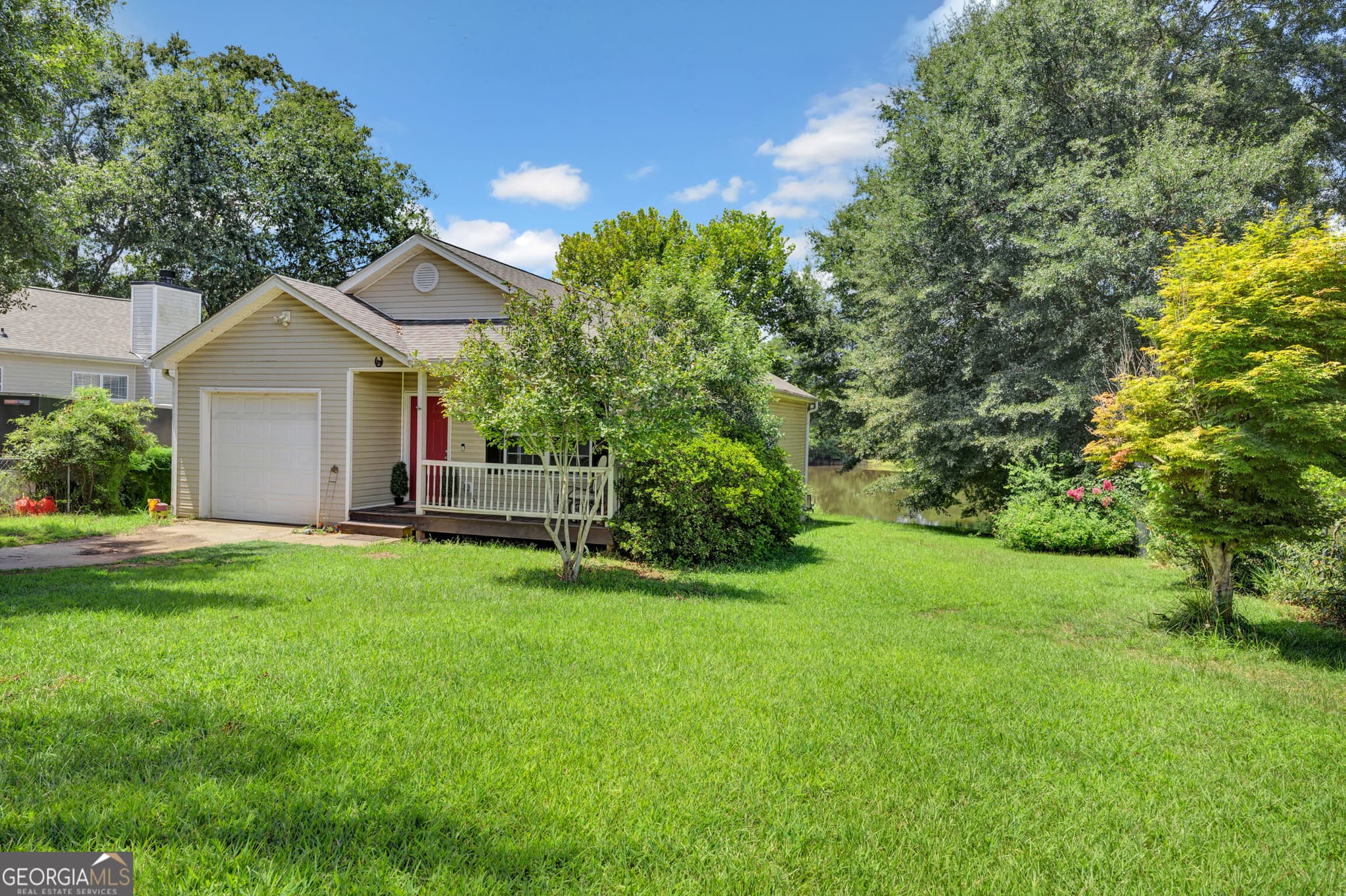 3 bedroom, 2 bathroom, 1,364 sq ft single family residence for sale at 1159 Bell Circle, Madison, GA 30650 — photo 2