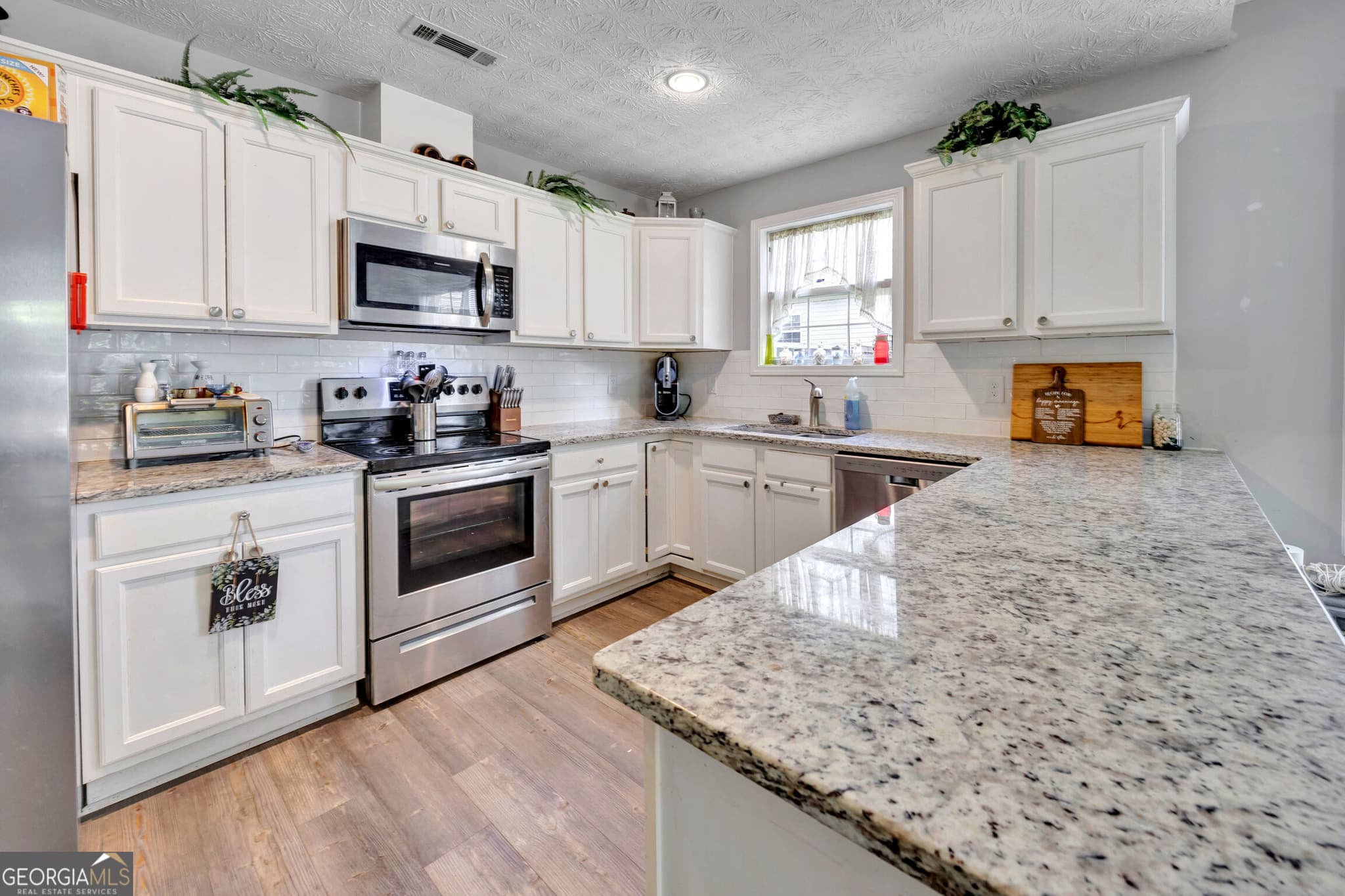 3 bedroom, 2 bathroom, 1,364 sq ft single family residence for sale at 1159 Bell Circle, Madison, GA 30650 — photo 6