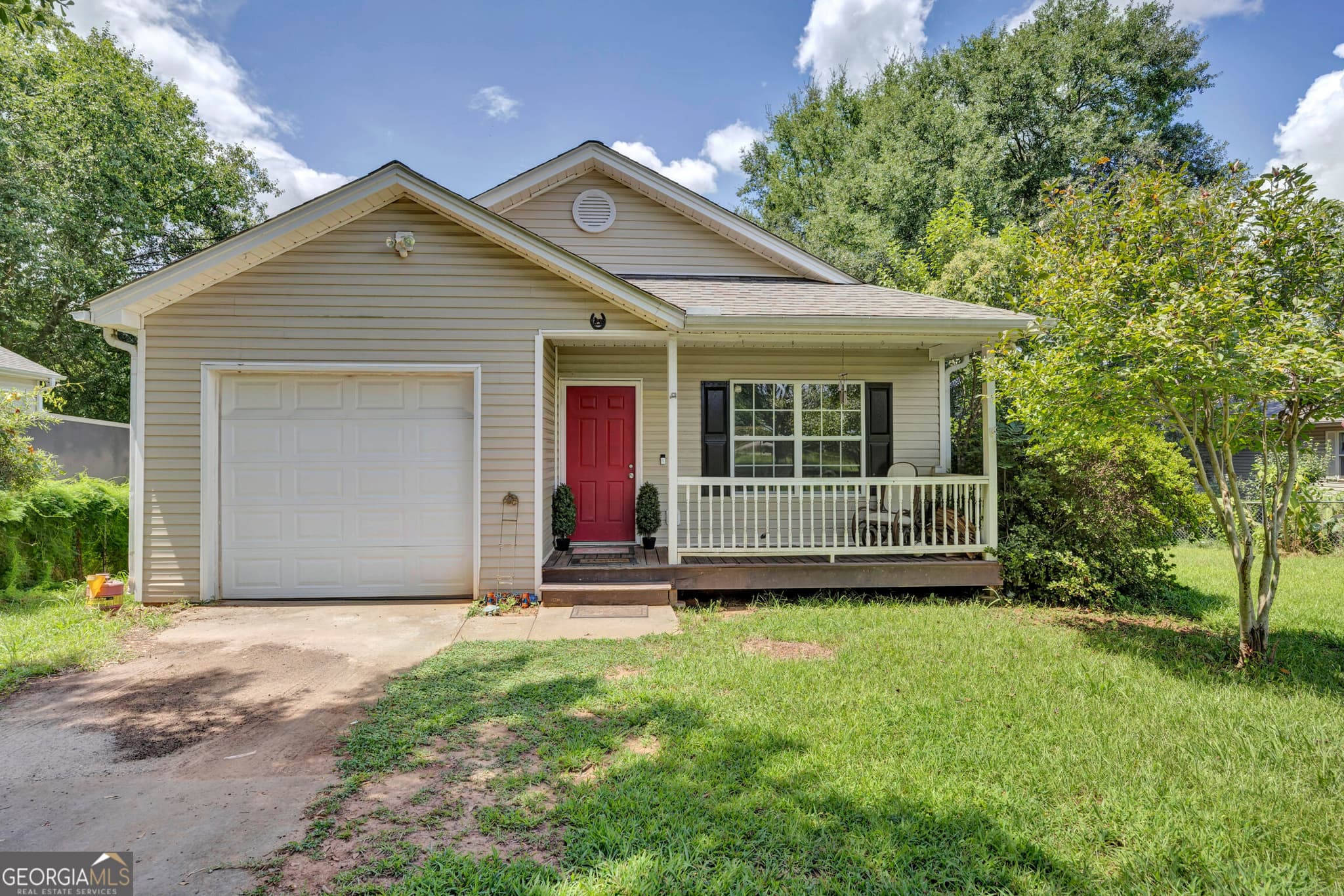 3 bedroom, 2 bathroom, 1,364 sq ft single family residence for sale at 1159 Bell Circle, Madison, GA 30650 — photo 3