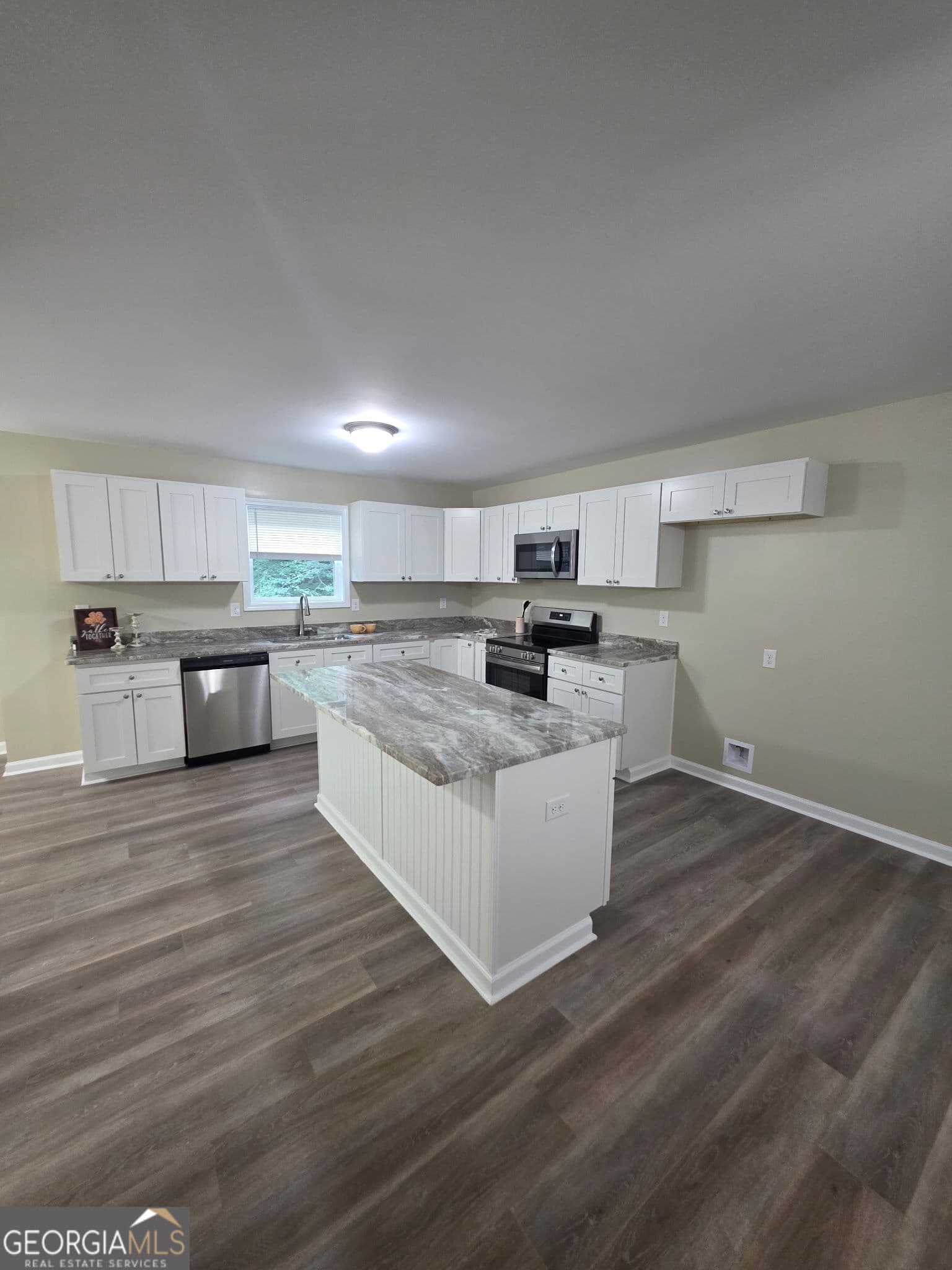 4 bedroom, 4 bathroom, 2,717 sq ft single family residence for sale at 475 Somerset Drive, Athens, GA 30606 — photo 3