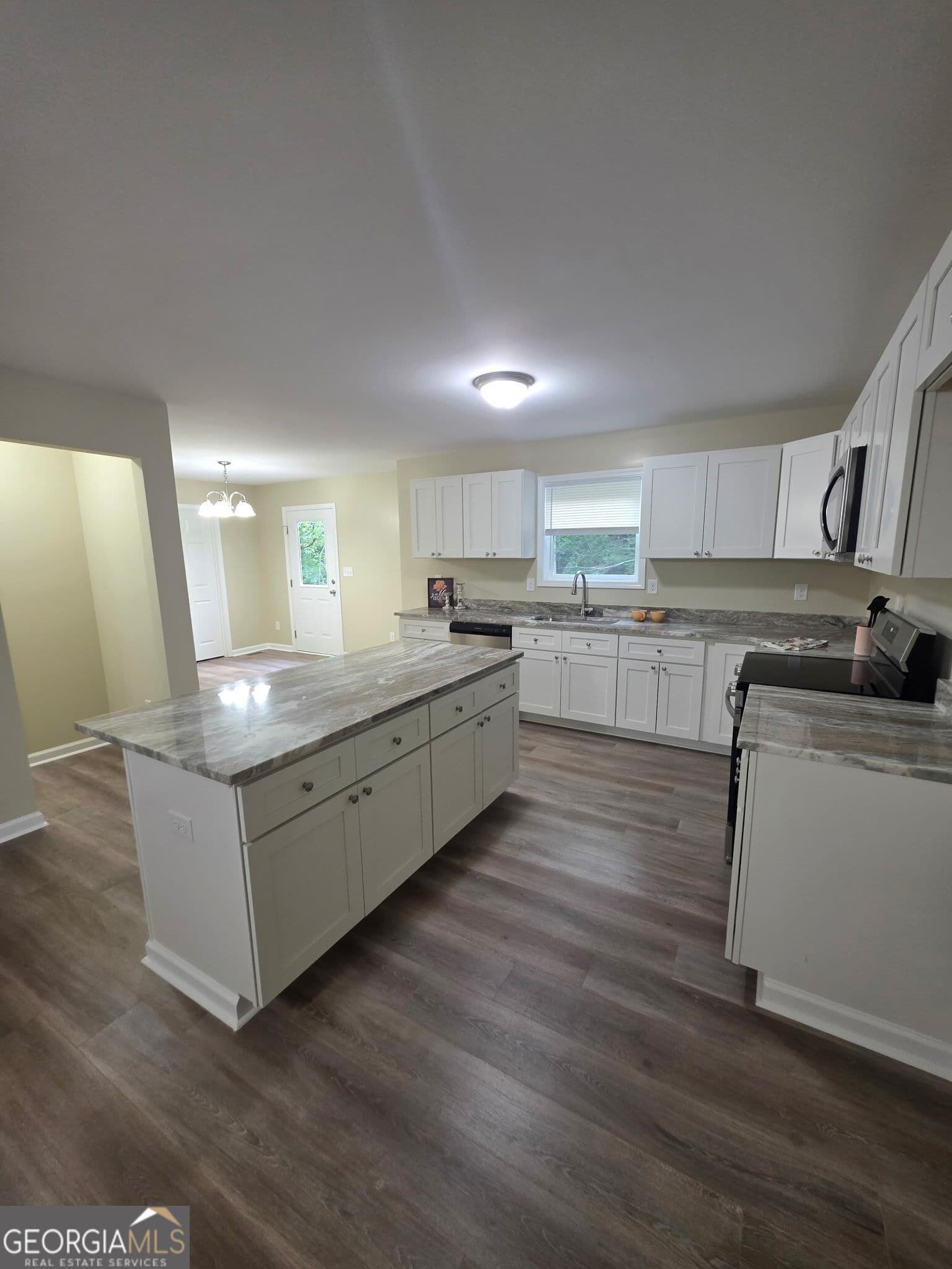 4 bedroom, 4 bathroom, 2,717 sq ft single family residence for sale at 475 Somerset Drive, Athens, GA 30606 — photo 4