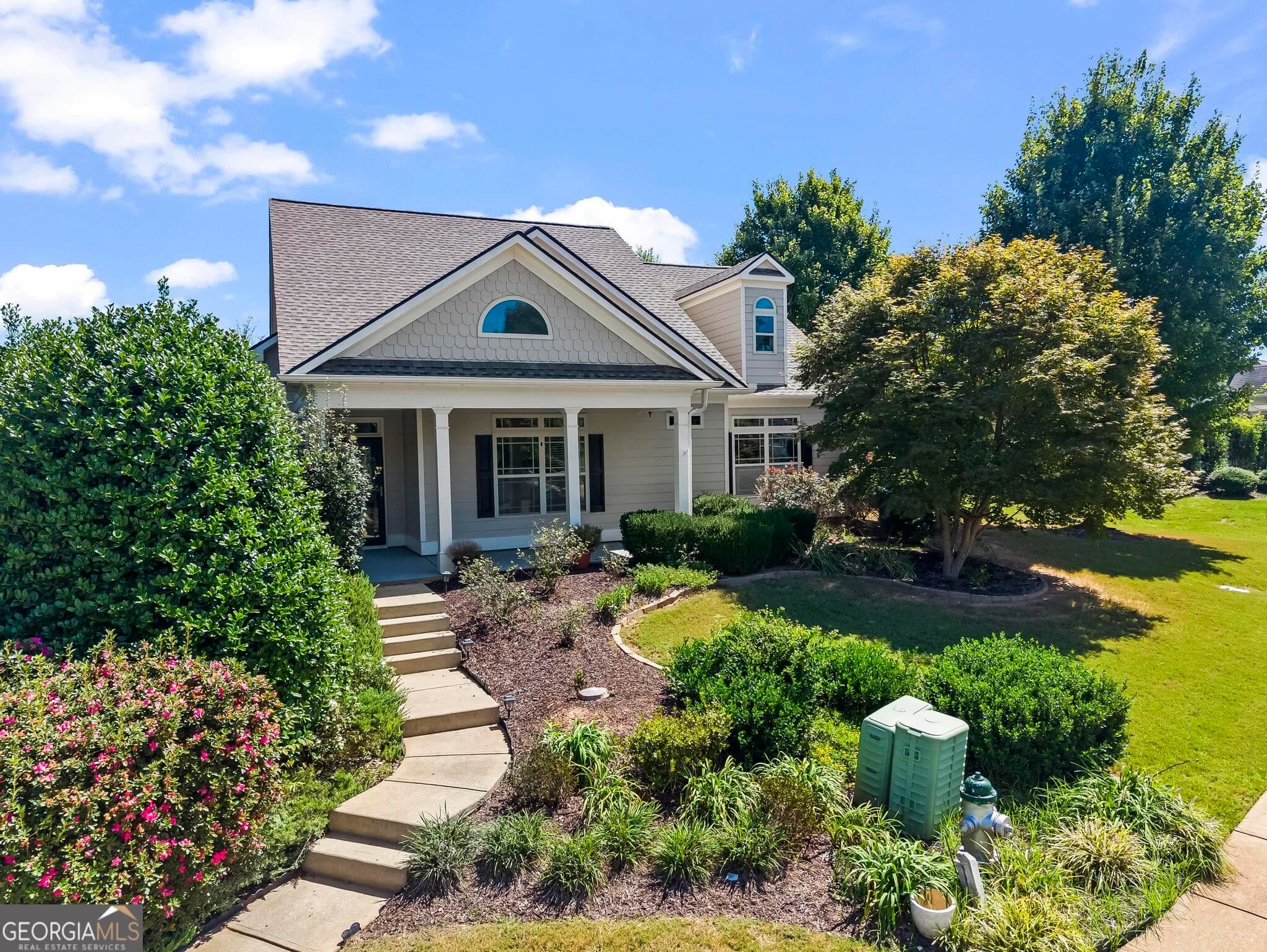 3 bedroom, 2 bathroom, 1,905 sq ft single family residence for sale at 152 Stonebridge Crossing, Newnan, GA 30265 — photo 2