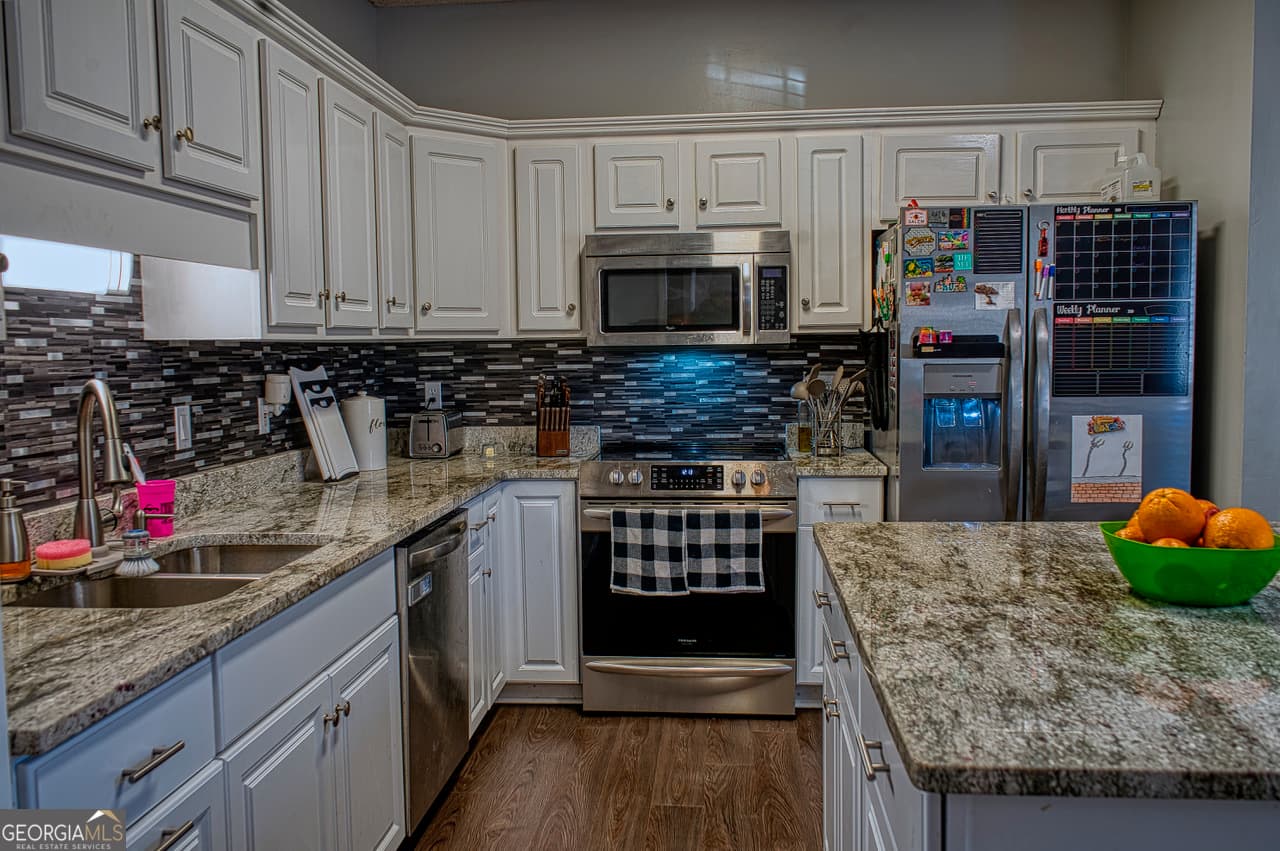 3 bedroom, 2 bathroom, 1,655 sq ft single family residence for sale at 221 Pendleton Court, Macon, GA 31216 — photo 6