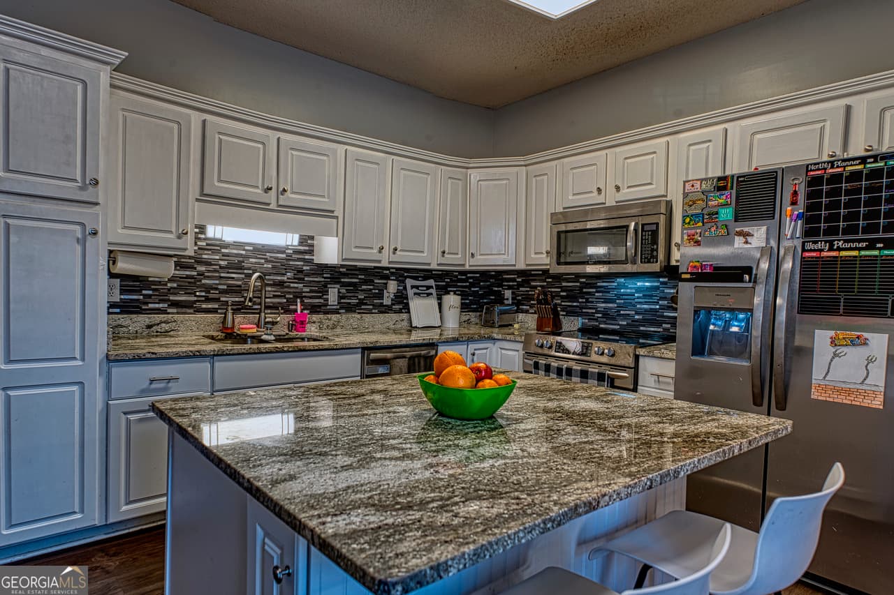 3 bedroom, 2 bathroom, 1,655 sq ft single family residence for sale at 221 Pendleton Court, Macon, GA 31216 — photo 7