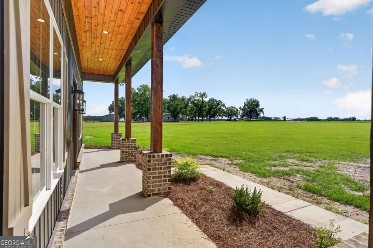 4 bedroom, 2 bathroom, 2,277 sq ft single family residence for sale at 3634 Highway 121, Blackshear, GA 31516 — photo 2