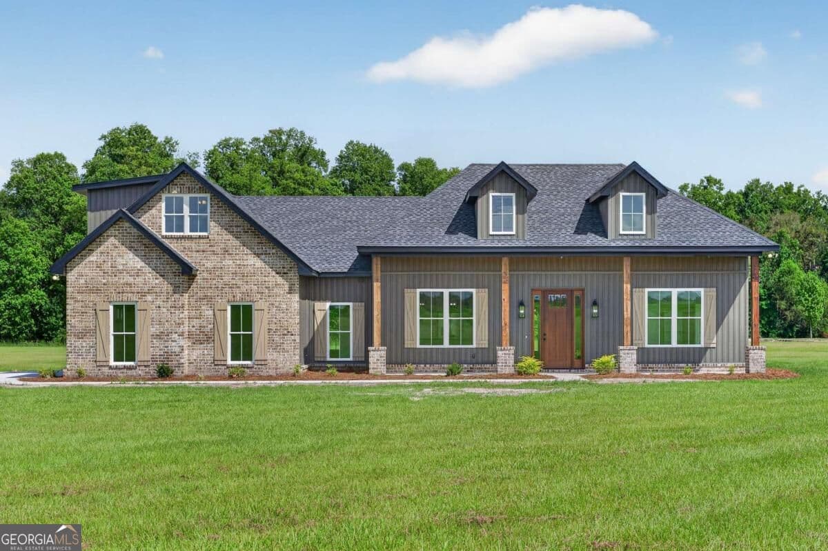 4 bedroom, 2 bathroom, 2,277 sq ft single family residence for sale at 3634 Highway 121, Blackshear, GA 31516