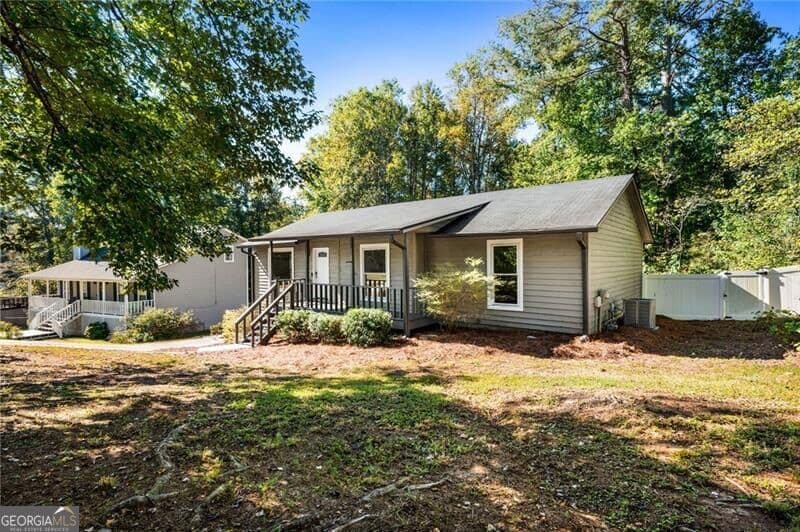 3 bedroom, 2 bathroom, 1,398 sq ft single family residence for sale at 3409 Hogan Drive, Kennesaw, GA 30152 — photo 2