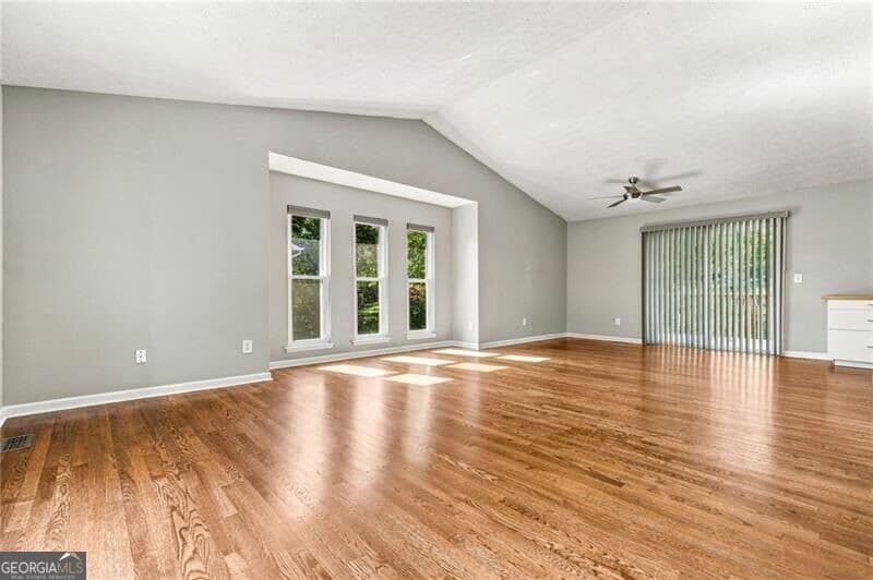 3 bedroom, 2 bathroom, 1,398 sq ft single family residence for sale at 3409 Hogan Drive, Kennesaw, GA 30152 — photo 3