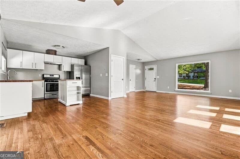3 bedroom, 2 bathroom, 1,398 sq ft single family residence for sale at 3409 Hogan Drive, Kennesaw, GA 30152 — photo 5
