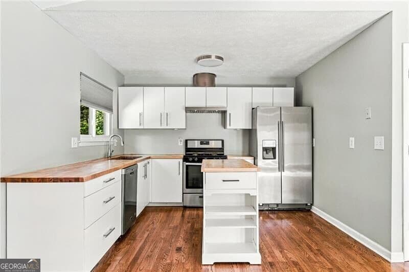 3 bedroom, 2 bathroom, 1,398 sq ft single family residence for sale at 3409 Hogan Drive, Kennesaw, GA 30152 — photo 9