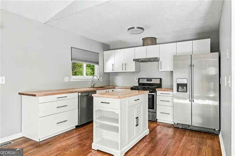 3 bedroom, 2 bathroom, 1,398 sq ft single family residence for sale at 3409 Hogan Drive, Kennesaw, GA 30152 — photo 8