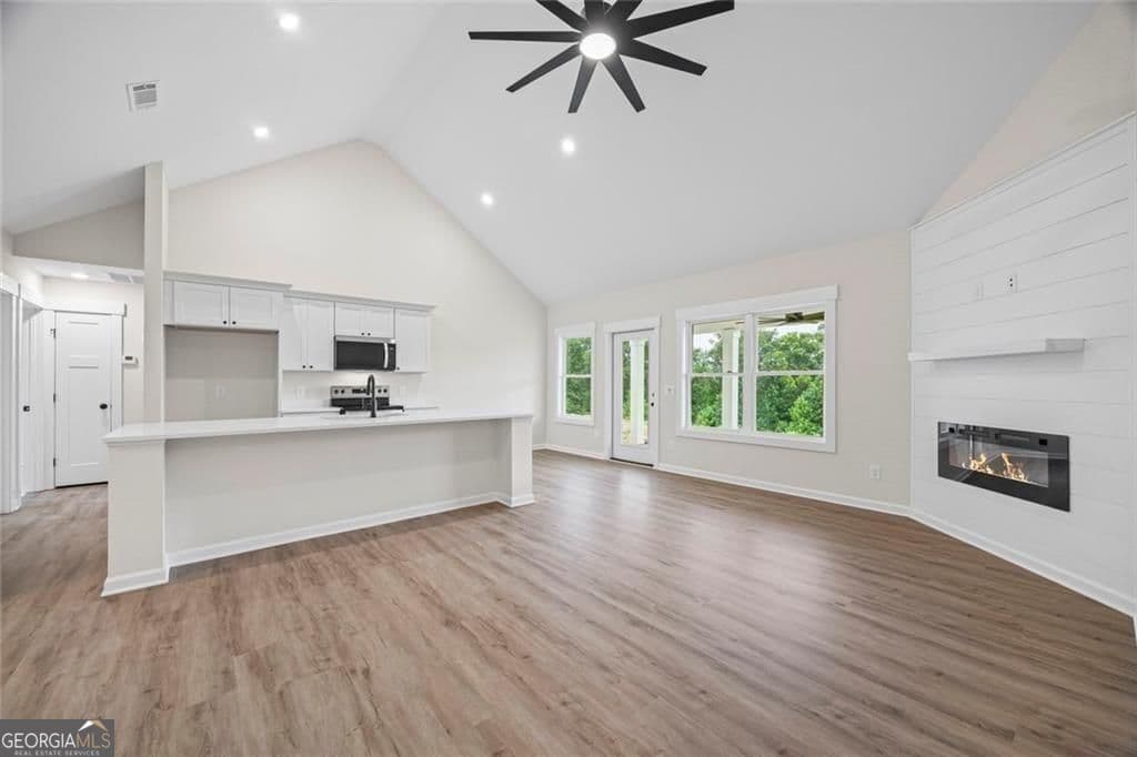 3 bedroom, 2 bathroom, 1,516 sq ft single family residence for sale at 731 Racetrack Road, Toccoa, GA 30577 — photo 3