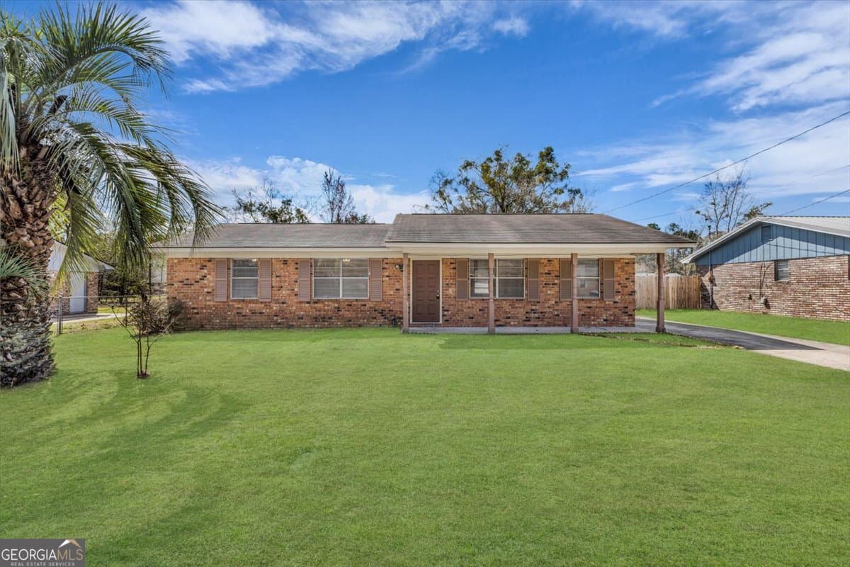 3 bedroom, 2 bathroom, 1,274 sq ft single family residence for sale at 121 Deerwood Court, Hinesville, GA 31313 — photo 2