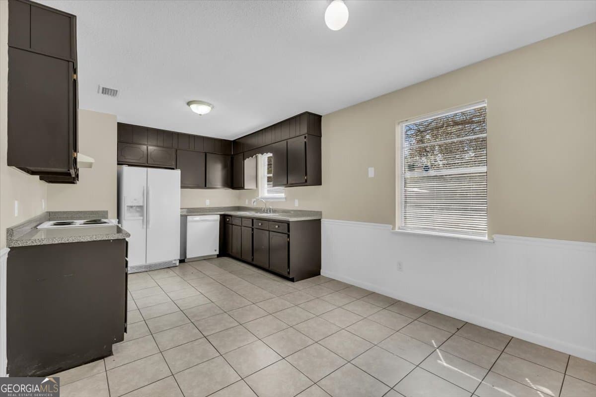 3 bedroom, 2 bathroom, 1,274 sq ft single family residence for sale at 121 Deerwood Court, Hinesville, GA 31313 — photo 7