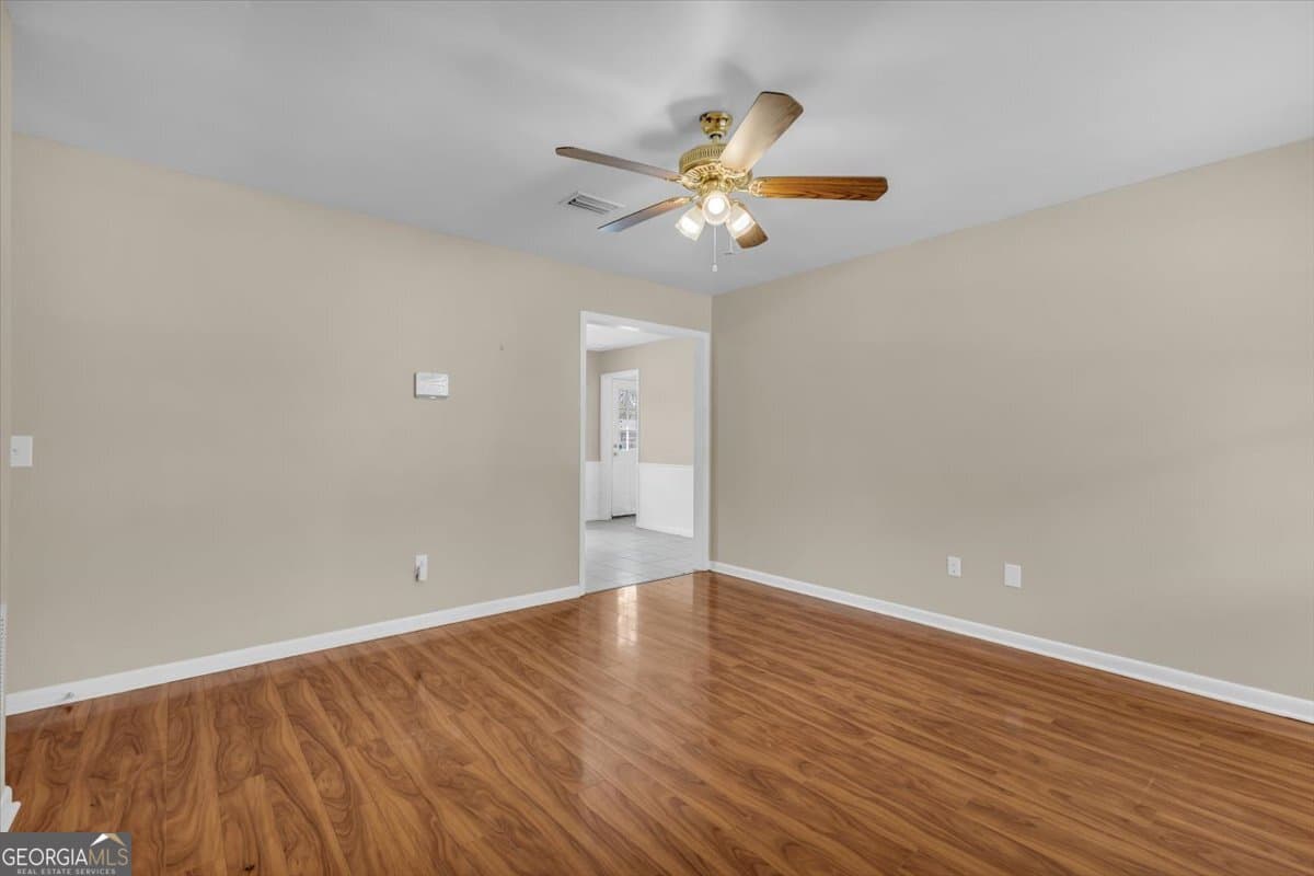 3 bedroom, 2 bathroom, 1,274 sq ft single family residence for sale at 121 Deerwood Court, Hinesville, GA 31313 — photo 5