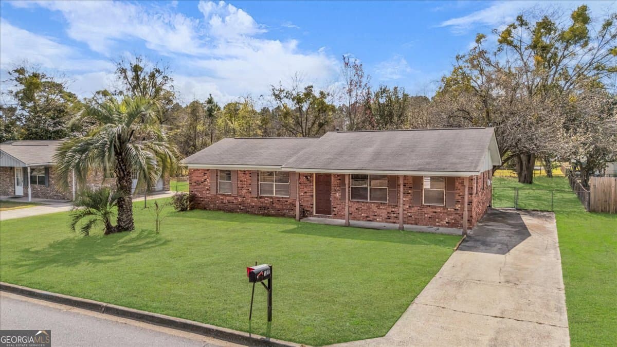 3 bedroom, 2 bathroom, 1,274 sq ft single family residence for sale at 121 Deerwood Court, Hinesville, GA 31313 — photo 4