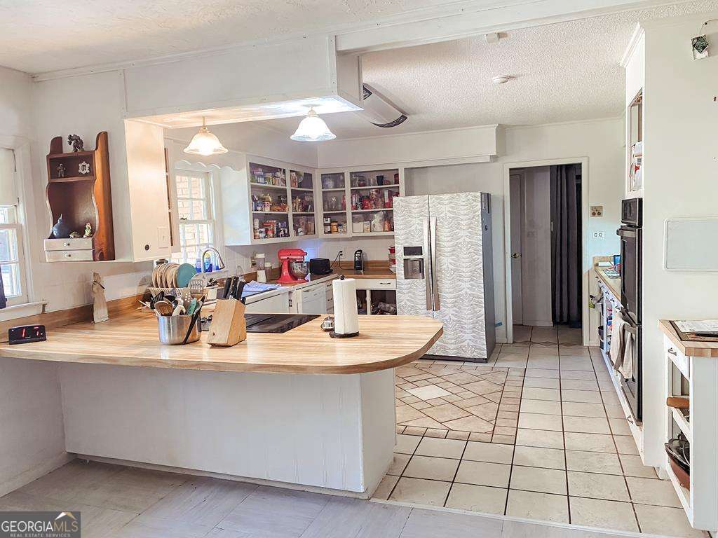 5 bedroom, 3 bathroom, 3,012 sq ft single family residence for sale at 172 W Leo Trapnell Avenue, Lyons, GA 30436 — photo 2