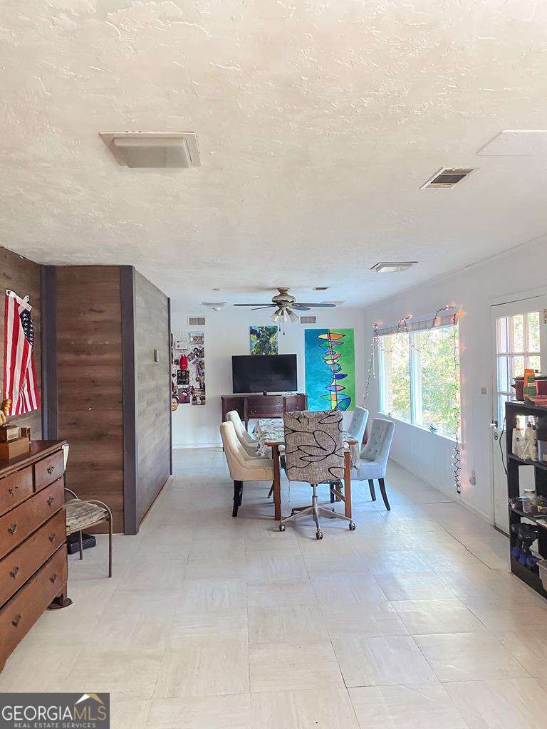 5 bedroom, 3 bathroom, 3,012 sq ft single family residence for sale at 172 W Leo Trapnell Avenue, Lyons, GA 30436 — photo 6
