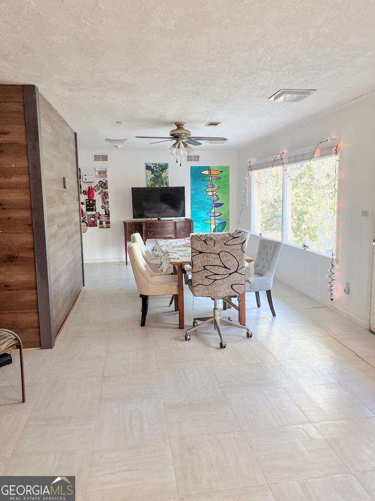 5 bedroom, 3 bathroom, 3,012 sq ft single family residence for sale at 172 W Leo Trapnell Avenue, Lyons, GA 30436 — photo 7