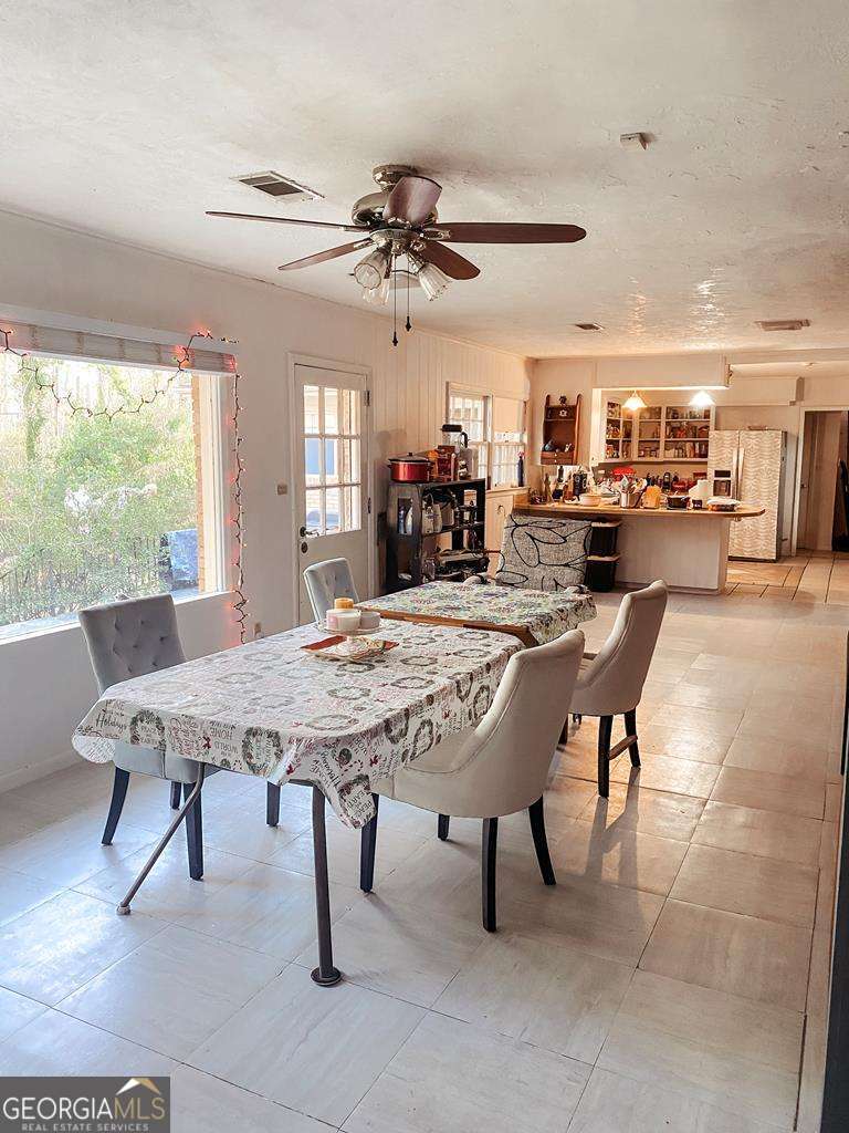 5 bedroom, 3 bathroom, 3,012 sq ft single family residence for sale at 172 W Leo Trapnell Avenue, Lyons, GA 30436 — photo 4