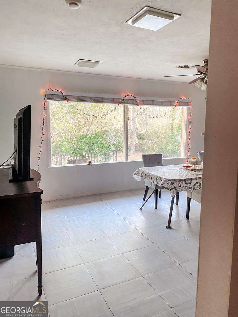 5 bedroom, 3 bathroom, 3,012 sq ft single family residence for sale at 172 W Leo Trapnell Avenue, Lyons, GA 30436 — photo 8
