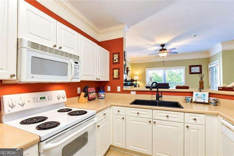 1 bedroom, 1 bathroom, 727 sq ft condominium for sale at 1724 Whitemarsh Way, Savannah, GA 31410 — photo 8