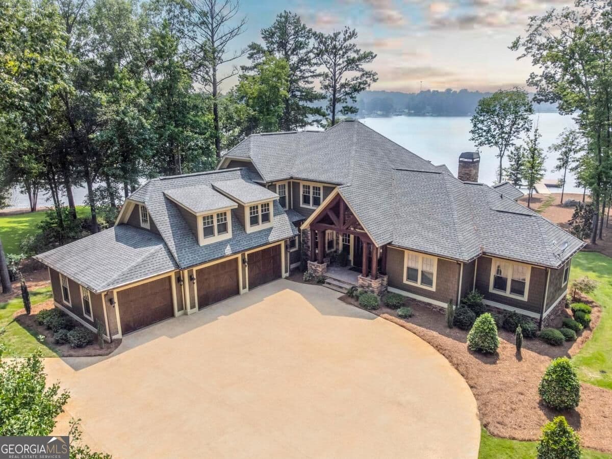 3 bedroom, 3 bathroom, 4,419 sq ft single family residence for sale at 131 Carolyn Drive, Eatonton, GA 31024 — photo 3