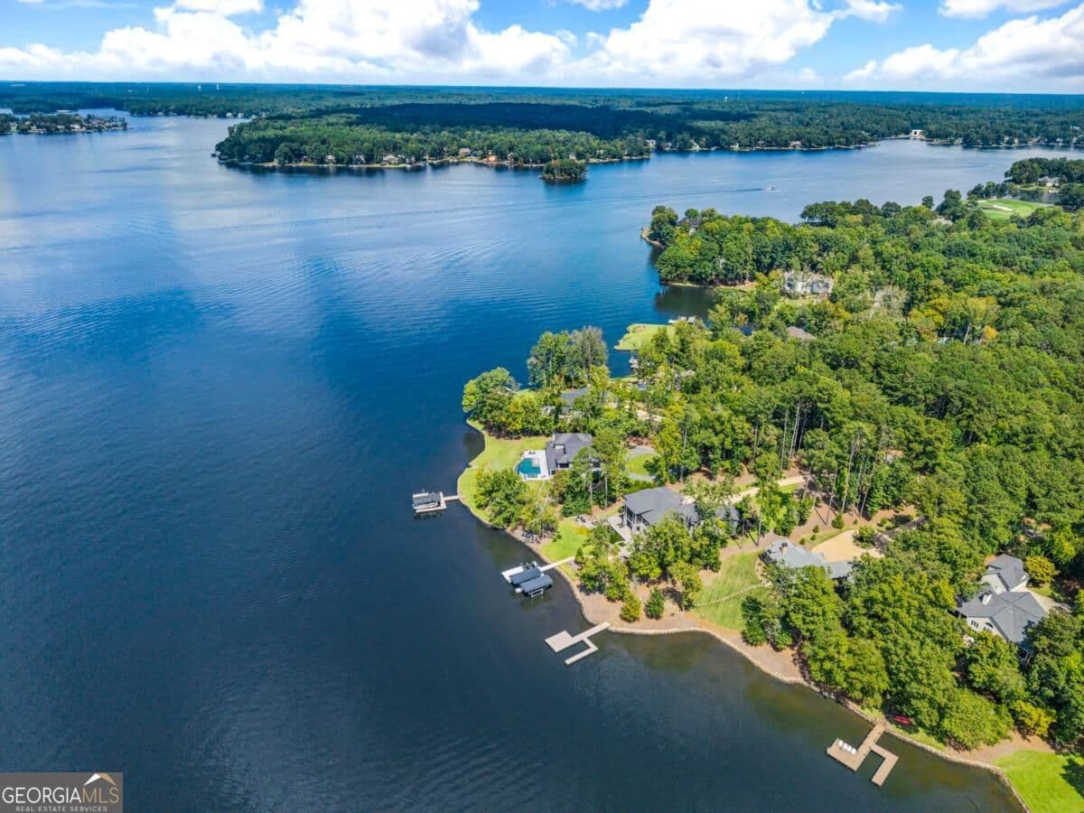 3 bedroom, 3 bathroom, 4,419 sq ft single family residence for sale at 131 Carolyn Drive, Eatonton, GA 31024 — photo 5