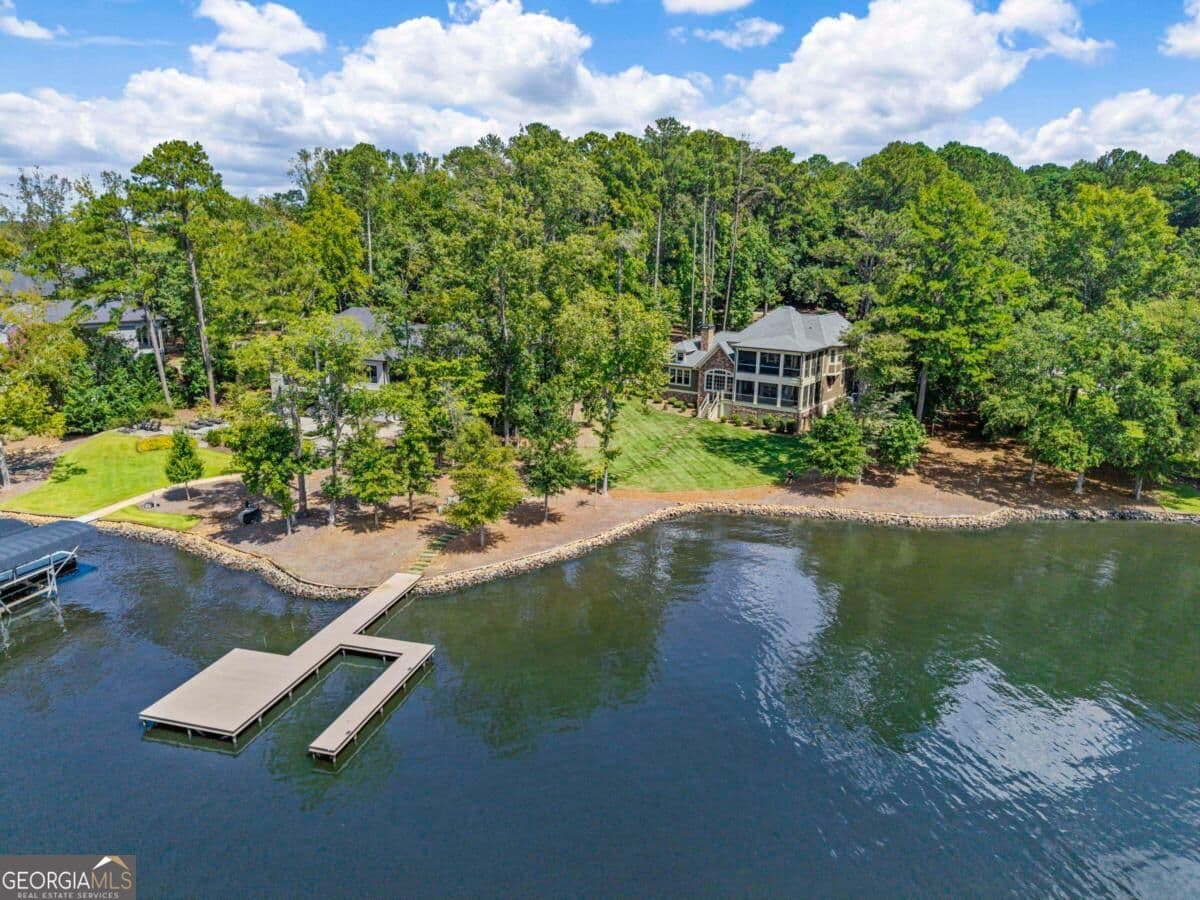 3 bedroom, 3 bathroom, 4,419 sq ft single family residence for sale at 131 Carolyn Drive, Eatonton, GA 31024 — photo 4