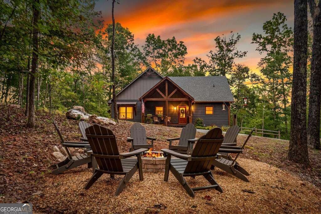 5 bedroom, 4 bathroom, 3,012 sq ft cabin,single family residence for sale at 1081 Dills Road, Blue Ridge, GA 30513 — photo 2