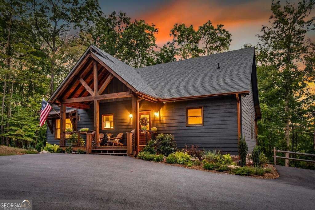 5 bedroom, 4 bathroom, 3,012 sq ft cabin,single family residence for sale at 1081 Dills Road, Blue Ridge, GA 30513 — photo 7