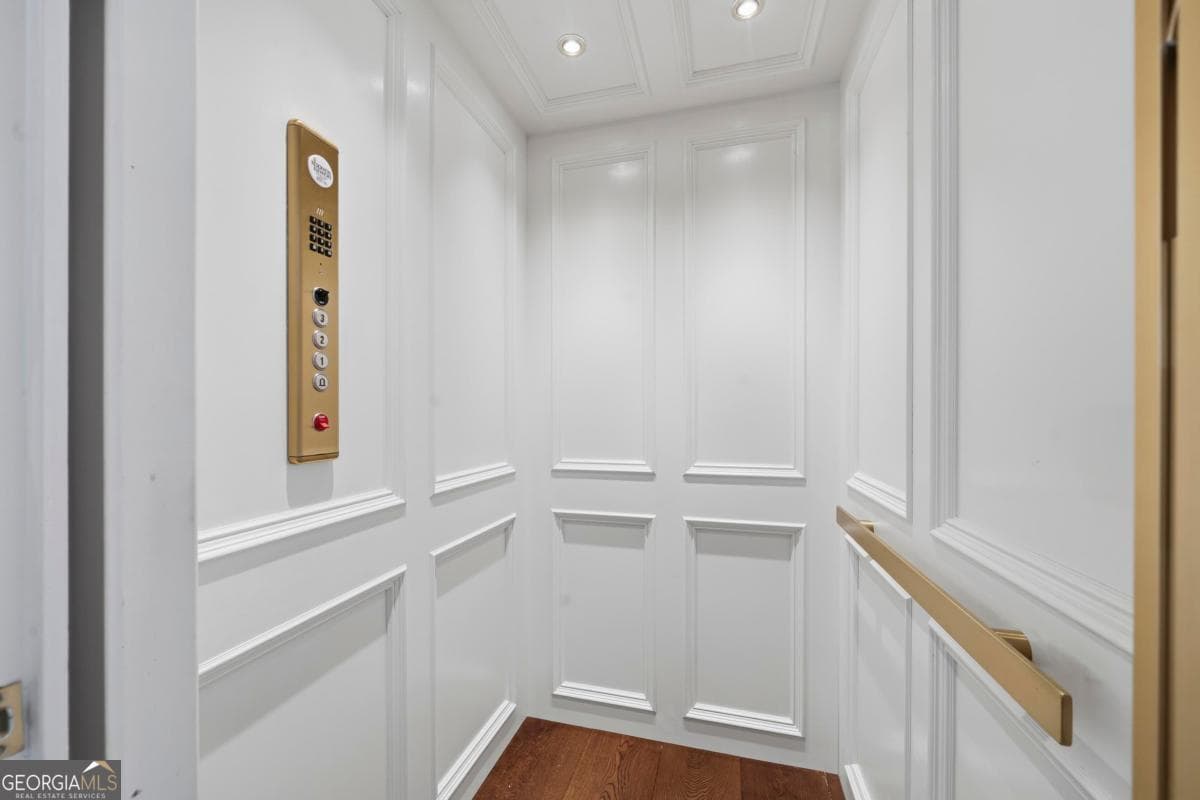 5 bedroom, 3.5 bathroom, 4,528 sq ft single family residence for sale at 202 Sinclair Road, Eatonton, GA 31024 — photo 9
