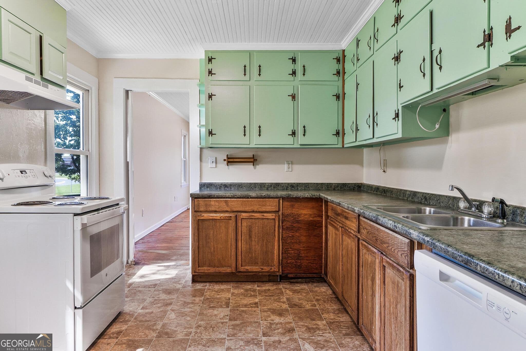 3 bedroom, 2 bathroom, 1,568 sq ft single family residence for sale at 56 Brooklyn Avenue, Forsyth, GA 31029 — photo 6