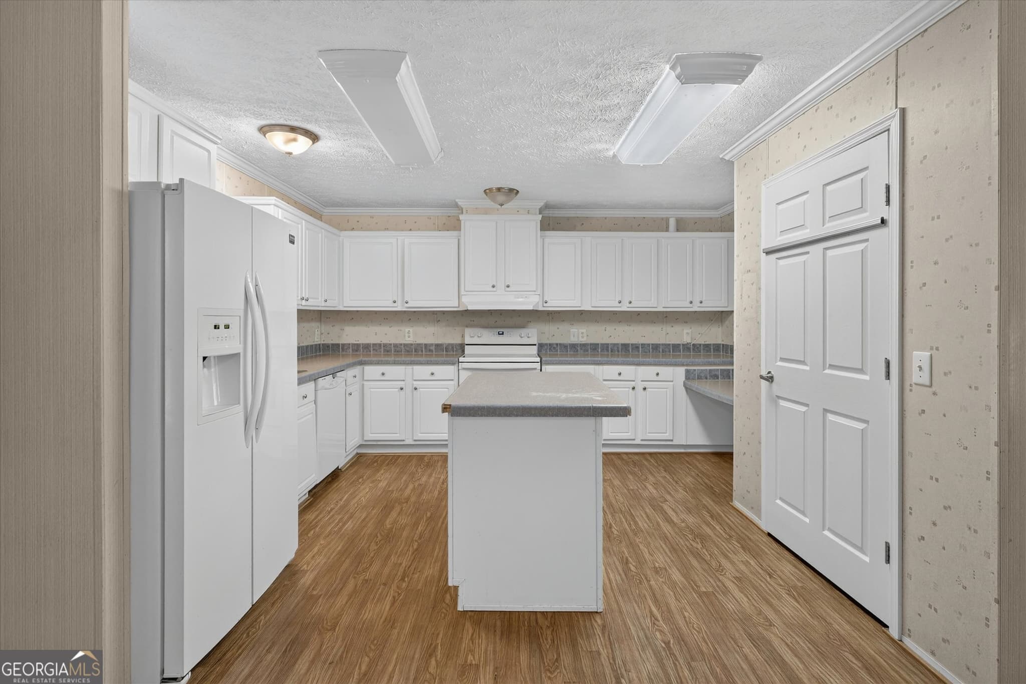 3 bedroom, 2 bathroom, 2,304 sq ft manufactured home,single family residence for sale at 27418 GA-46, Ellabell, GA 31308 — photo 10