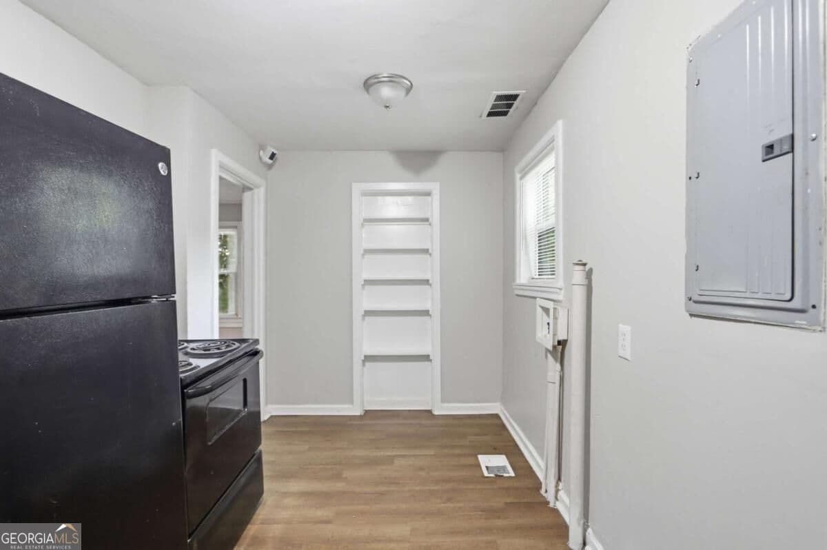 3 bedroom, 1 bathroom, 1,120 sq ft single family residence for sale at 1800 Oakmont Drive, Atlanta, GA 30314 — photo 7
