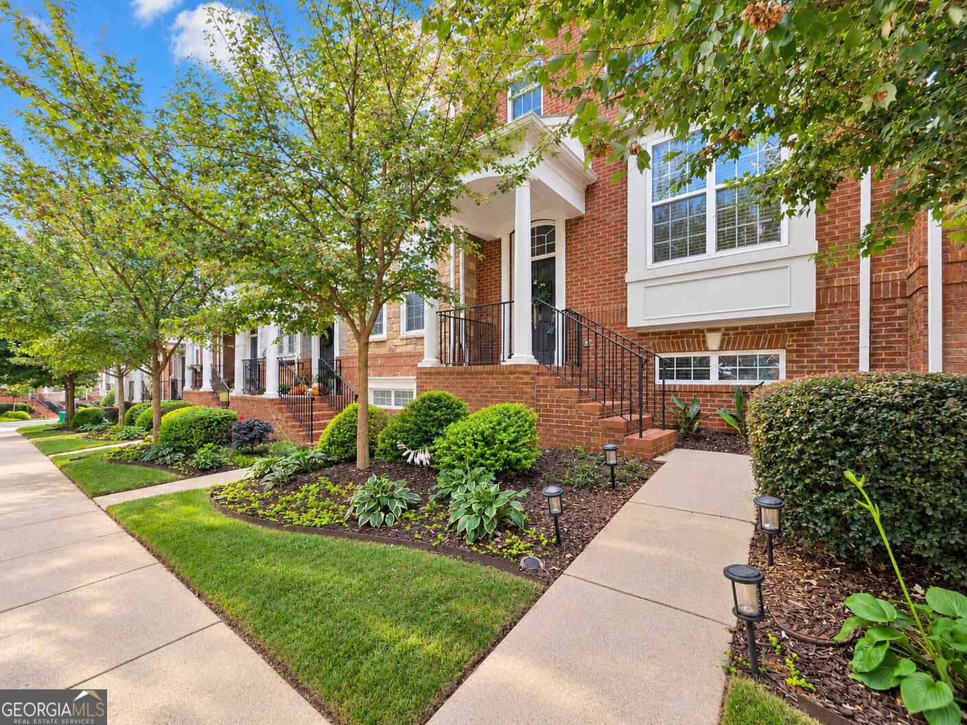 3 bedroom, 3.5 bathroom, 1,857 sq ft townhouse for sale at 2318 Limehurst Drive, Brookhaven, GA 30319 — photo 2