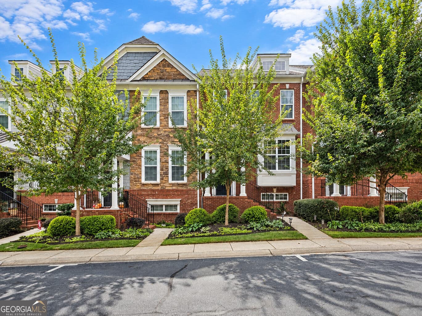 3 bedroom, 3.5 bathroom, 1,857 sq ft townhouse for sale at 2318 Limehurst Drive, Brookhaven, GA 30319 — photo 1 of 44