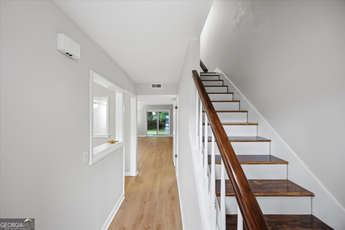 2 bedroom, 2.5 bathroom, 1,164 sq ft condominium for sale at 812 Willow Creek Drive, Macon, GA 31204 — photo 2
