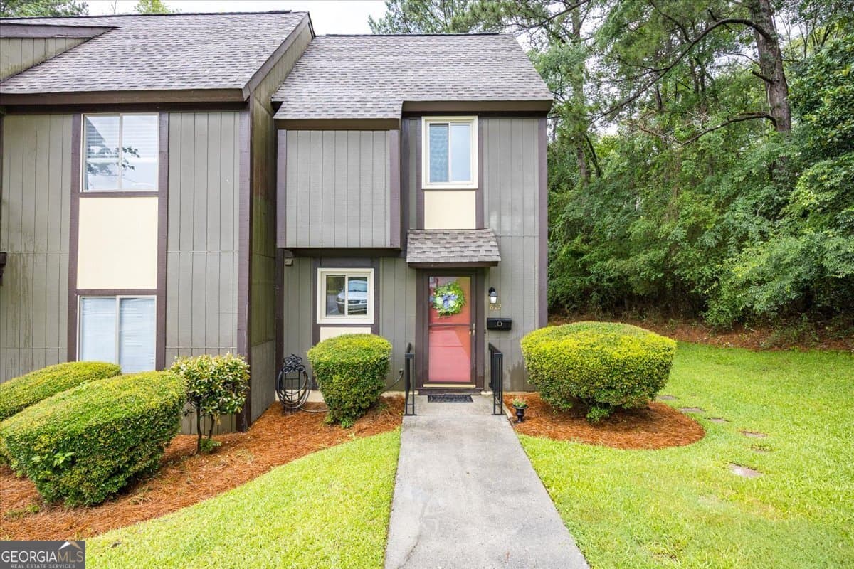 2 bedroom, 2.5 bathroom, 1,164 sq ft condominium for sale at 812 Willow Creek Drive, Macon, GA 31204 — photo 1 of 12