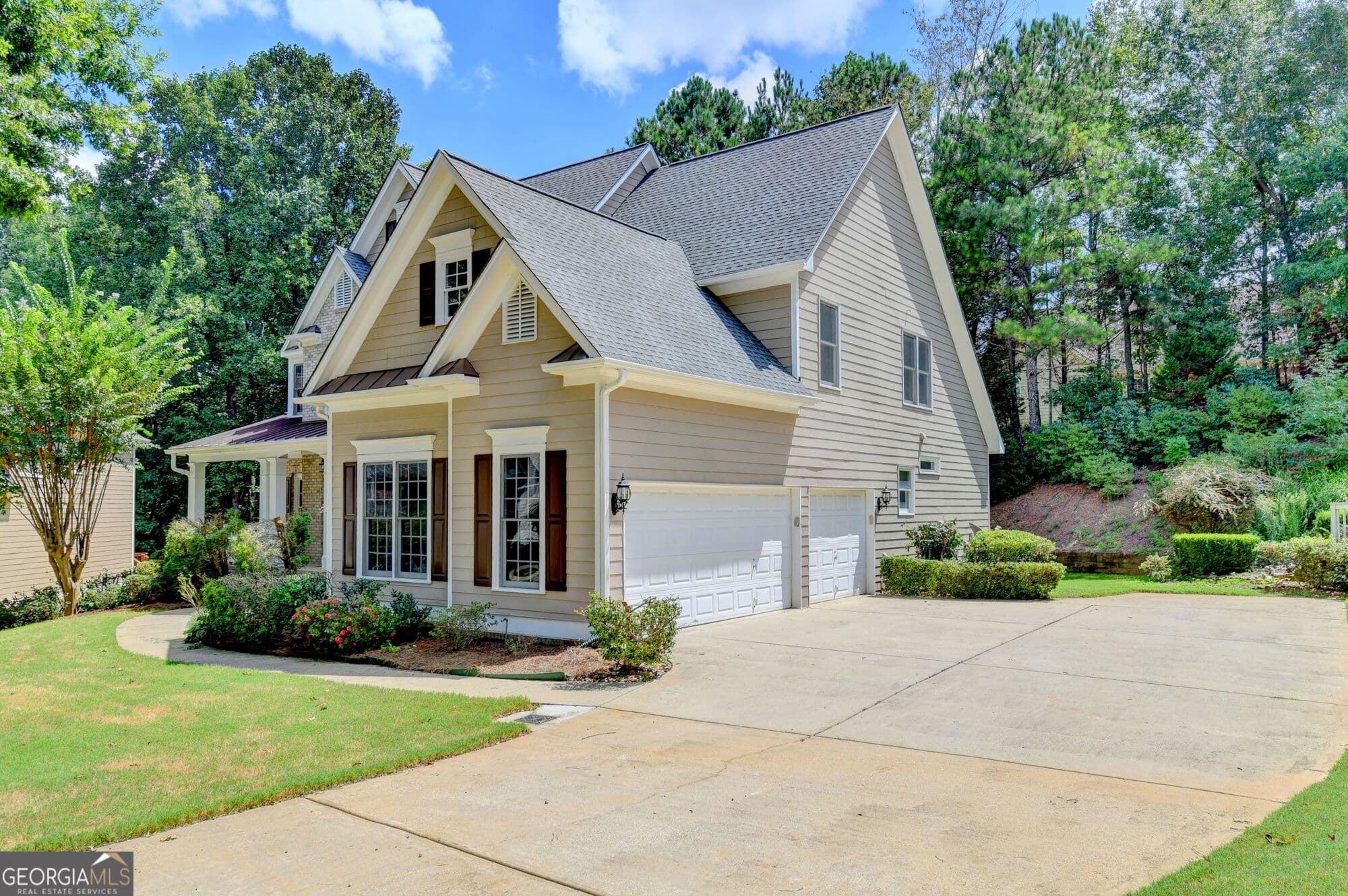 5 bedroom, 4 bathroom, 4,018 sq ft single family residence for sale at 455 Hillcrest View Drive, Suwanee, GA 30024 — photo 2