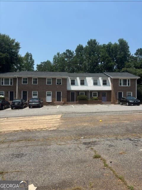 2 bedroom, 2.5 bathroom, 1,000 sq ft condominium for rent at 180 Chalfont Lane 4, Athens, GA 30606 for $1,050 a month