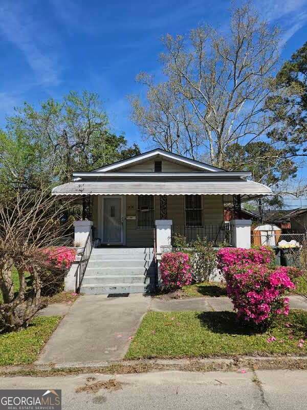 3 bedroom, 2 bathroom, 1,170 sq ft single family residence for sale at 906 E 38th Street, Savannah, GA 31401 — photo 2
