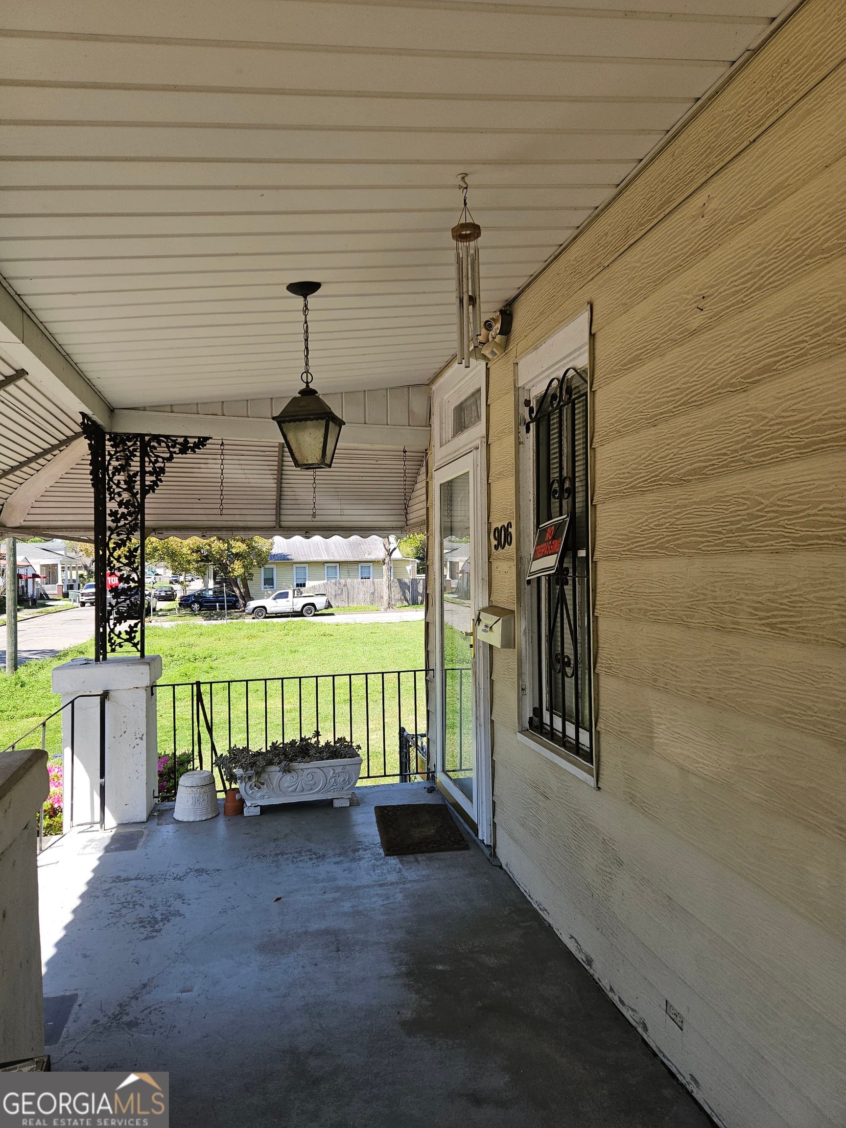 3 bedroom, 2 bathroom, 1,170 sq ft single family residence for sale at 906 E 38th Street, Savannah, GA 31401 — photo 3