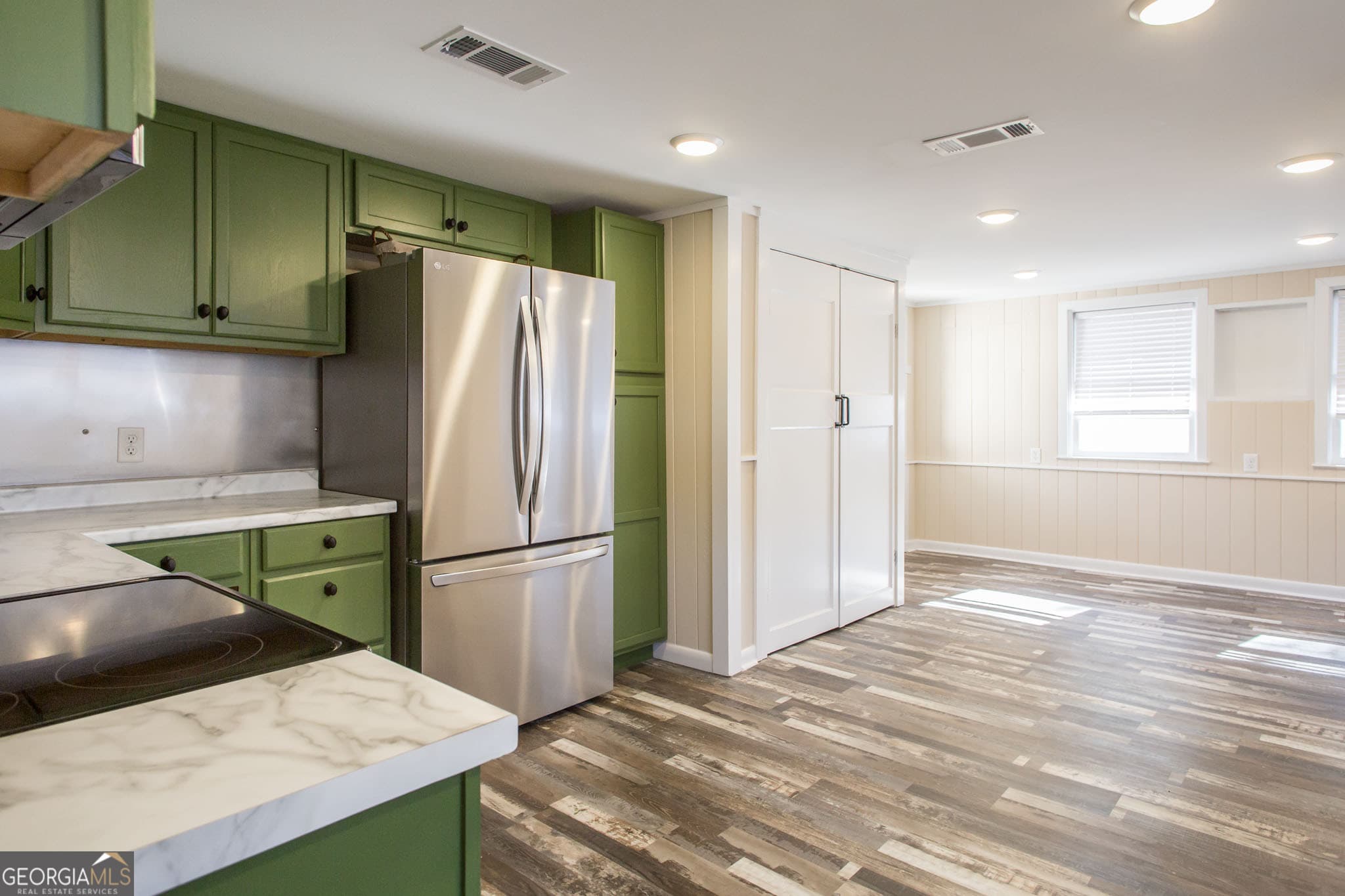 3 bedroom, 2 bathroom, 1,544 sq ft single family residence for sale at 1004 Hill Street, Waycross, GA 31501 — photo 9