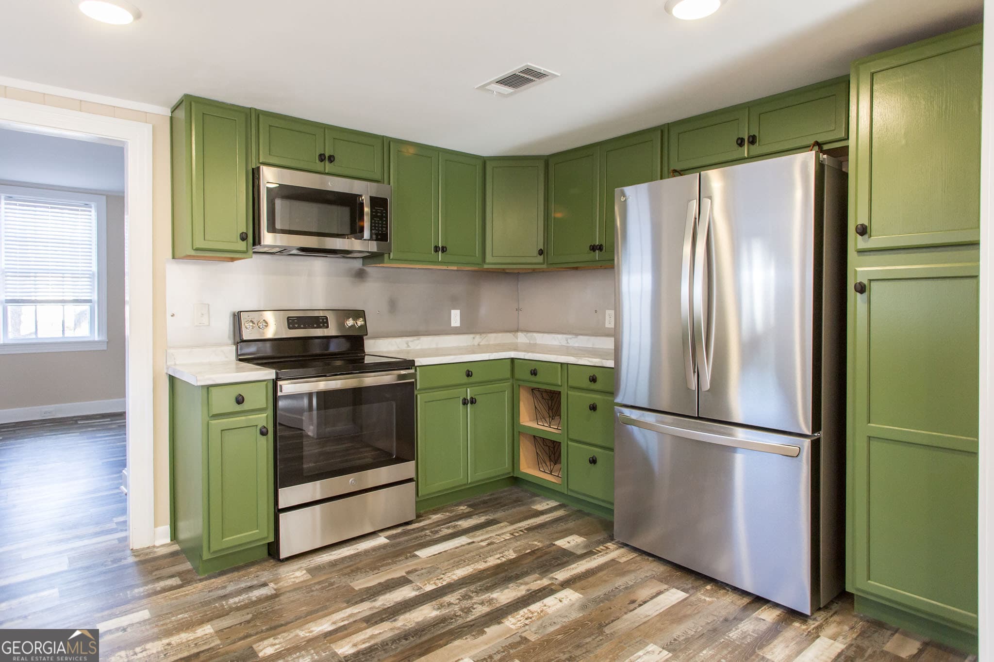 3 bedroom, 2 bathroom, 1,544 sq ft single family residence for sale at 1004 Hill Street, Waycross, GA 31501 — photo 10