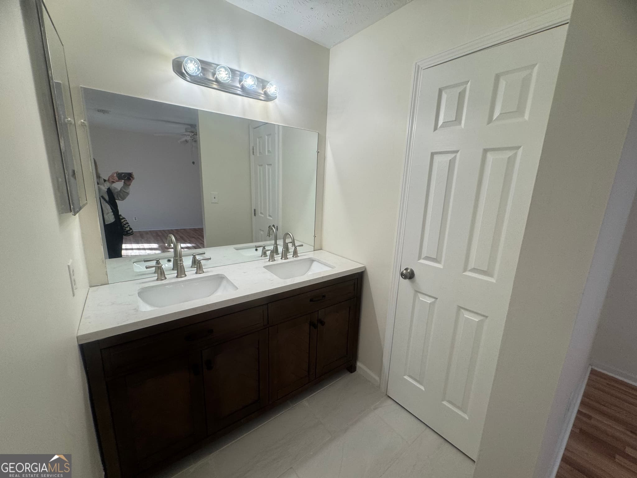 3 bedroom, 2.5 bathroom, 1,492 sq ft condominium for sale at 3563 Splinterwood Road, Peachtree Corners, GA 30092 — photo 4