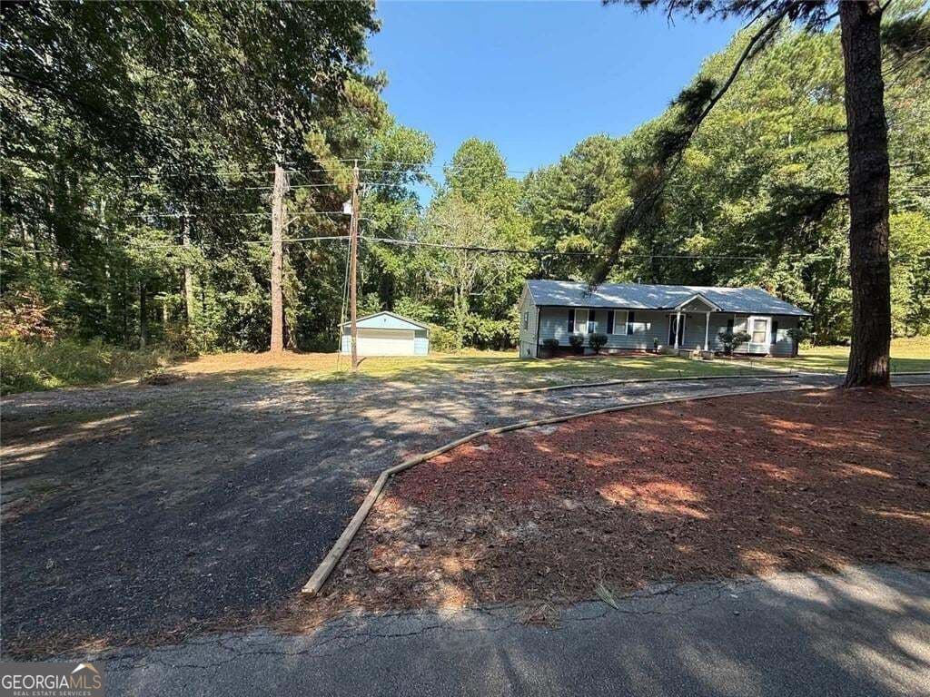 3 bedroom, 2 bathroom, 1,608 sq ft single family residence for sale at 200 Gordon Circle, Mableton, GA 30126 — photo 2